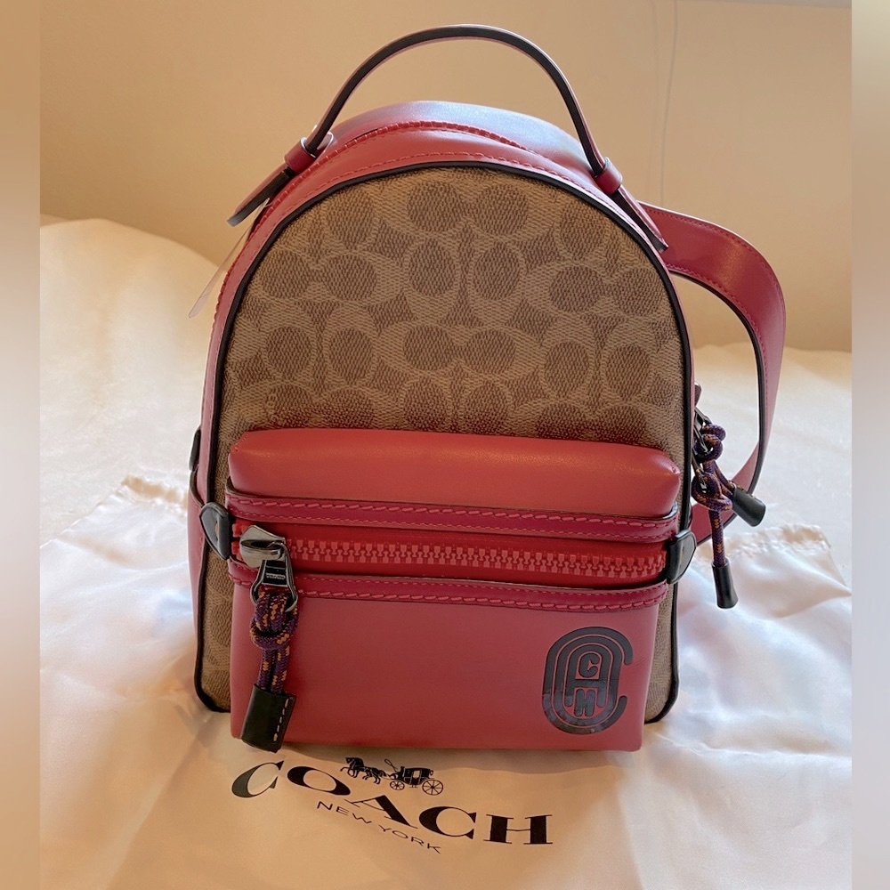 New with tags pretty pink coach backpack🌸